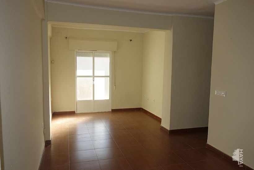 salón del piso en venta de CaixaBank