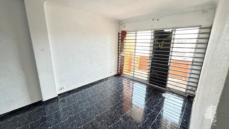 salón del piso en venta de CaixaBank