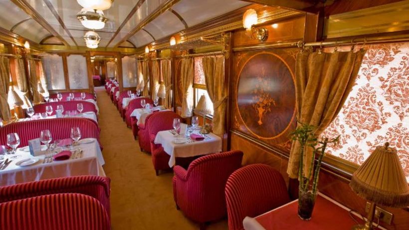 interior del tren de la Belle Epoque