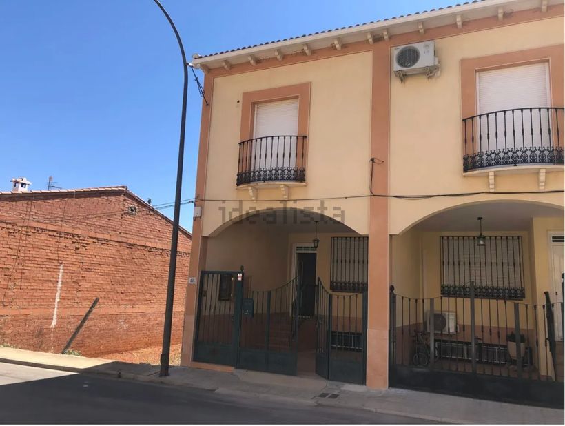 Fachada del chalet de Unicaja