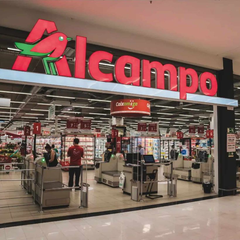 Entrada de un supermercado Alcampo