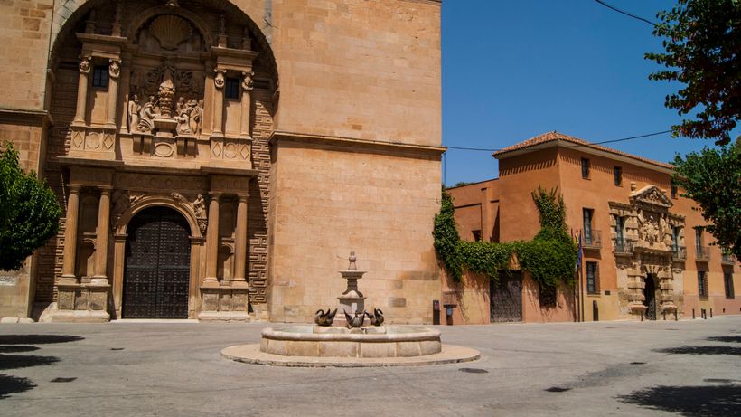 Plaza Santa Maria Almansa Iglesia Asunción