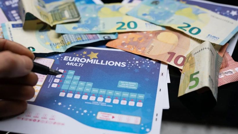 billete de Euromillones y billetes de euros