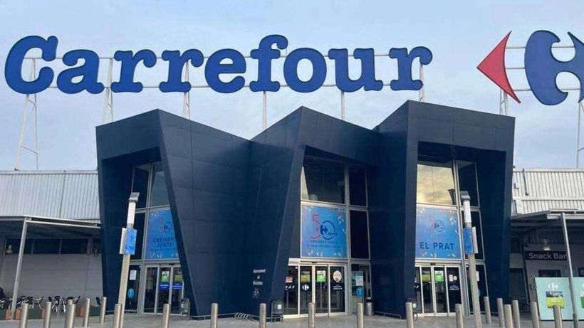 Fachada de un hipermercado Carrefour
