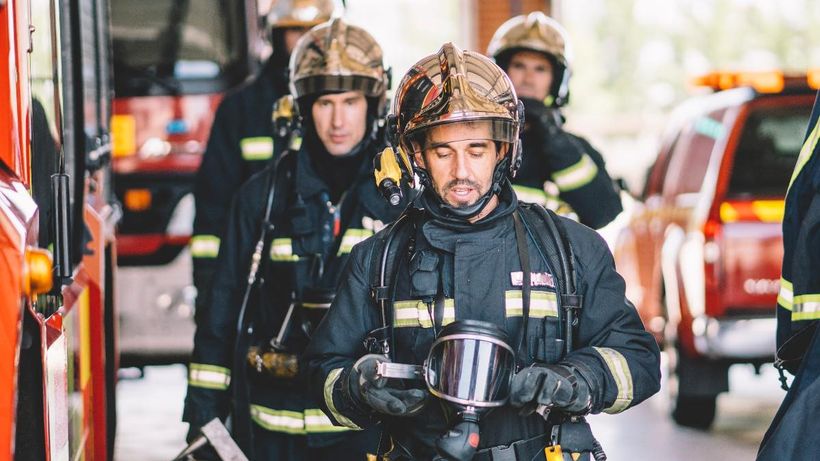 Bomberos trabajando
