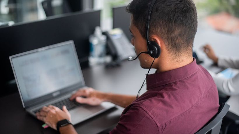 Un teleoperador trabajando