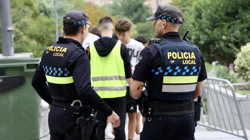 Dos policías locales