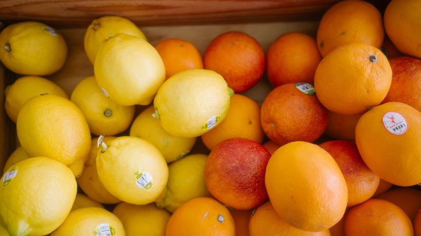 Caja con frutas