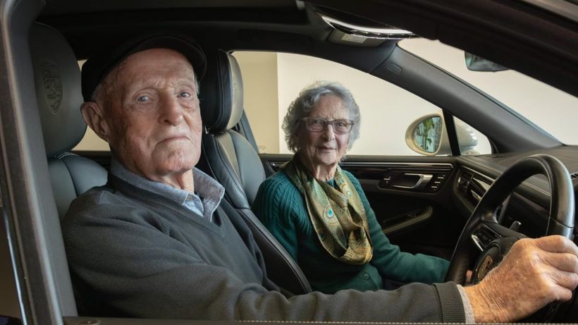 Dereck y Audrey, dentro del Porsche
