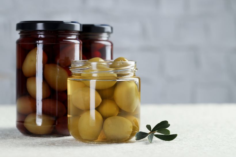 aceitunas en un tarro
