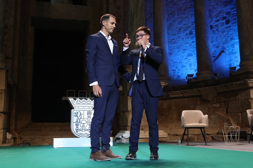 Guillermo Gracia Flores hablando en el acto