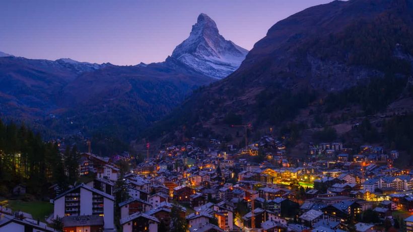 Vista del atardecer sobre la ciudad de Zermatt