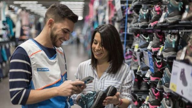 Decathlon busca contratar en enero: 982 vacantes con sueldos desde 1.200 euros