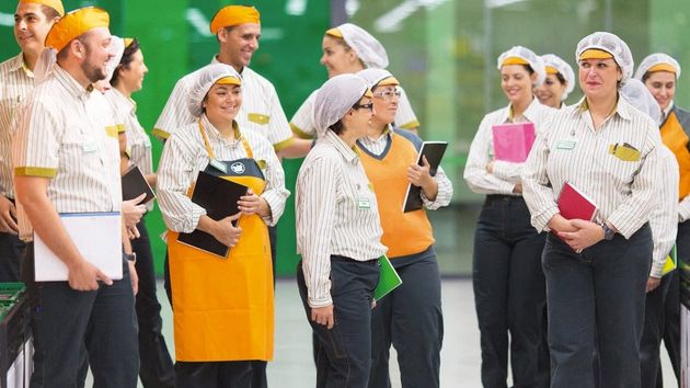 Trabajar los fines de semana por 700 euros al mes: Mercadona, Primark, Decathlon y Amazon ofrecen estos puestos