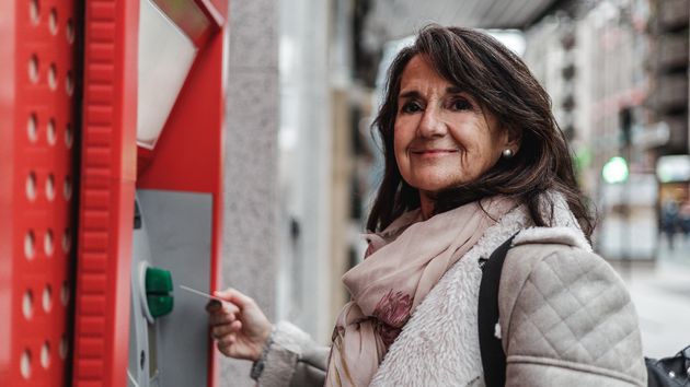 Los bancos que todavía permiten a los pensionistas usar la libreta de ahorros