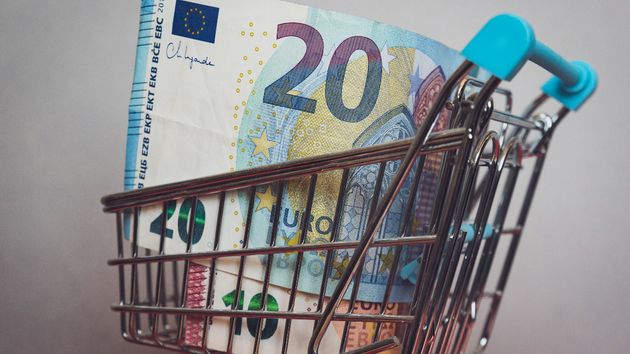 La OCU vigila: ¿El Corte Inglés, Mercadona, Carrefour, Dia y Alcampo rebajaron el IVA?