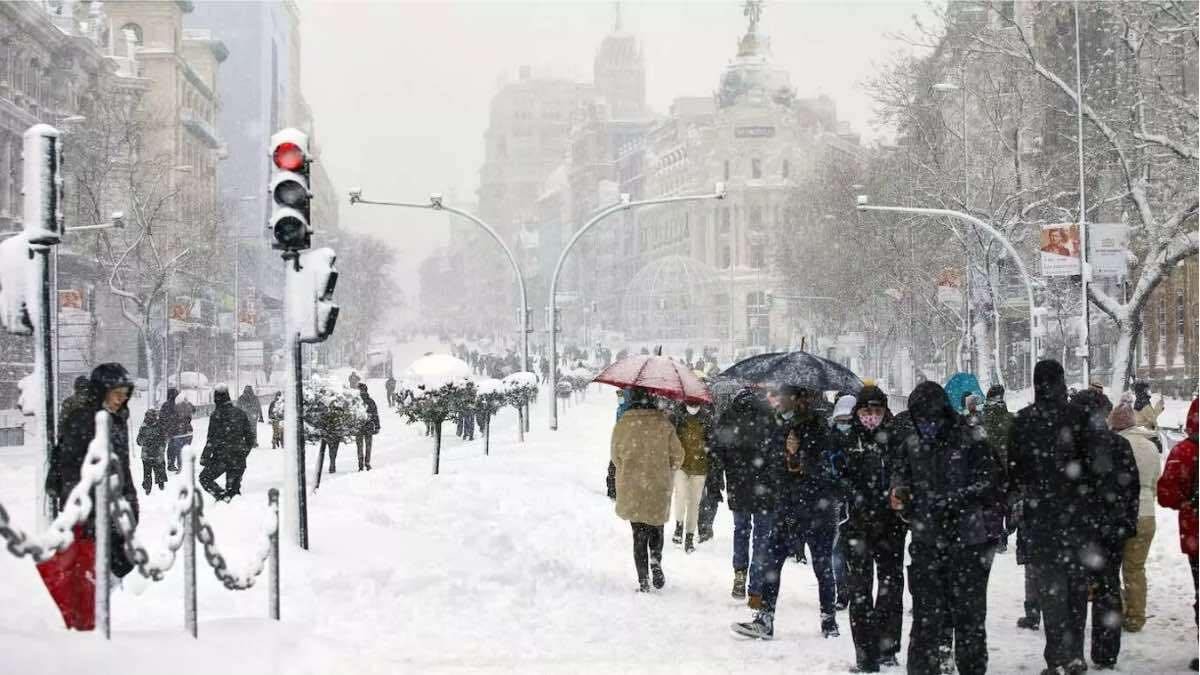 La AEMET lanza un aviso para este fin de semana: alerta por lluvia, nieve, frío, viento y oleaje