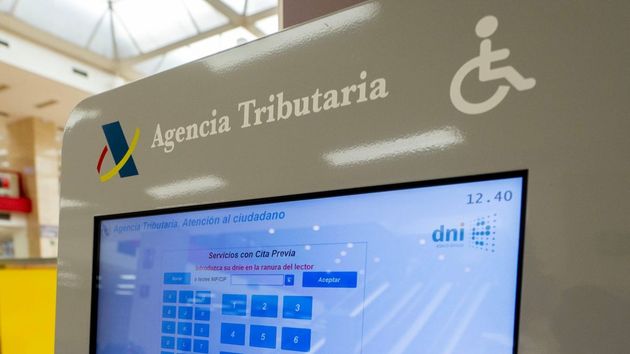 Hacienda puede embargar la nómina o pensión a los contribuyentes con deudas, pero sus retenciones no pueden aplicarse sobre el SMI