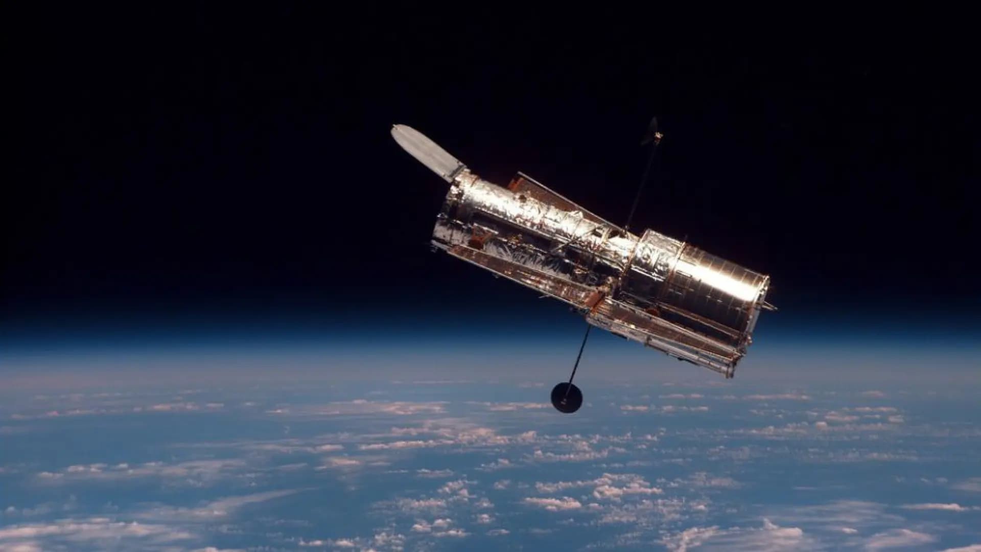 La NASA descubre un nuevo cuerpo en el universo nunca visto antes por el telescopio espacial Hubble