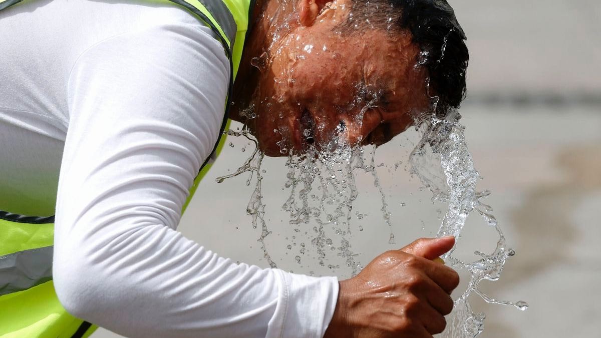 Oídos sordos a la alerta de la AEMET: empleados de Correos trabajando a 39 grados