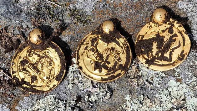 Un hombre encuentra 7 millones de euros en joyas de oro escondidas mientras andaba estando de baja médica