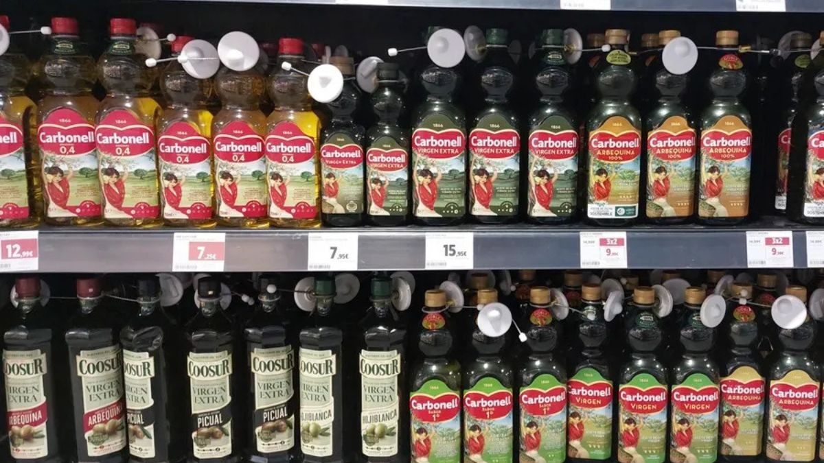 El aceite de oliva virgen extra cuesta dos euros menos sólo en estos casos: lo dice FACUA