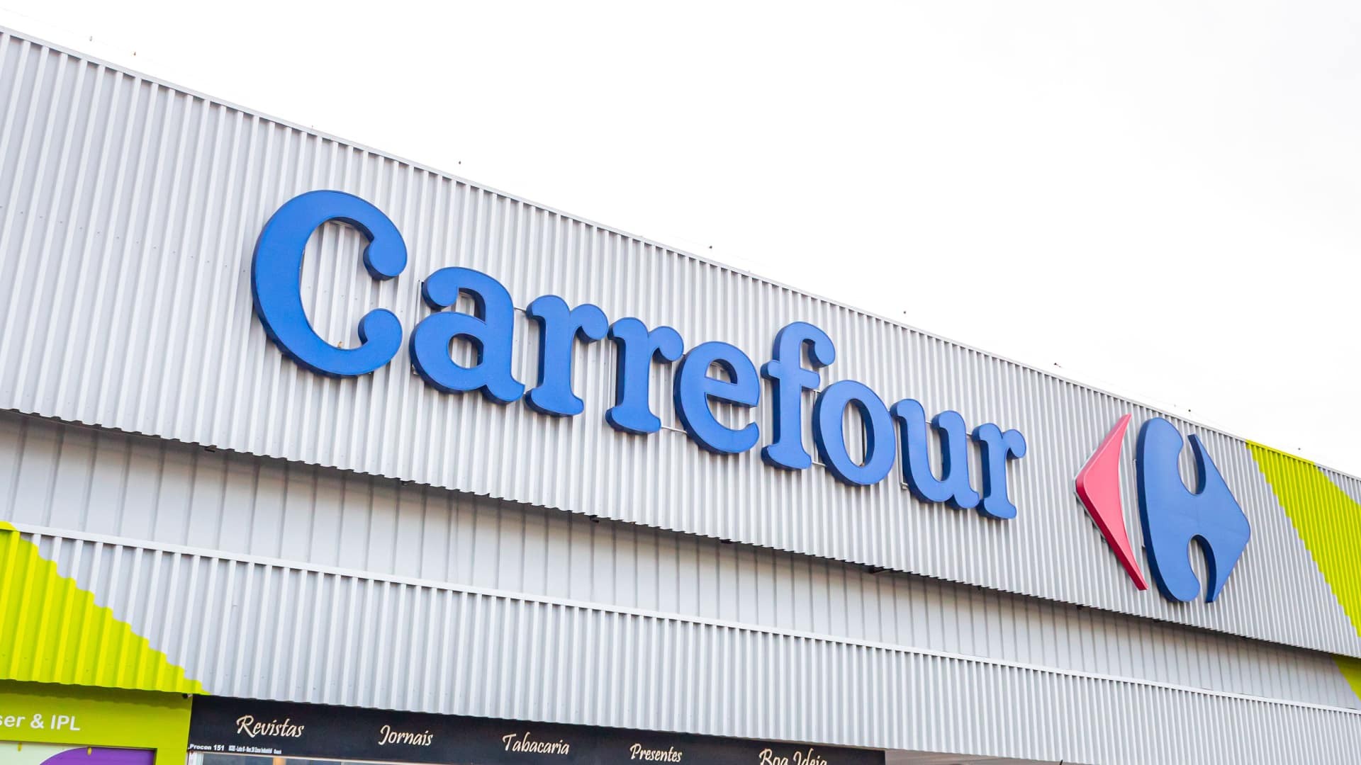 Una empleada que llevaba 14 años en Carrefour es despedida por apropiarse de dos cupones descuento de 12 euros: la justicia dice que es procedente