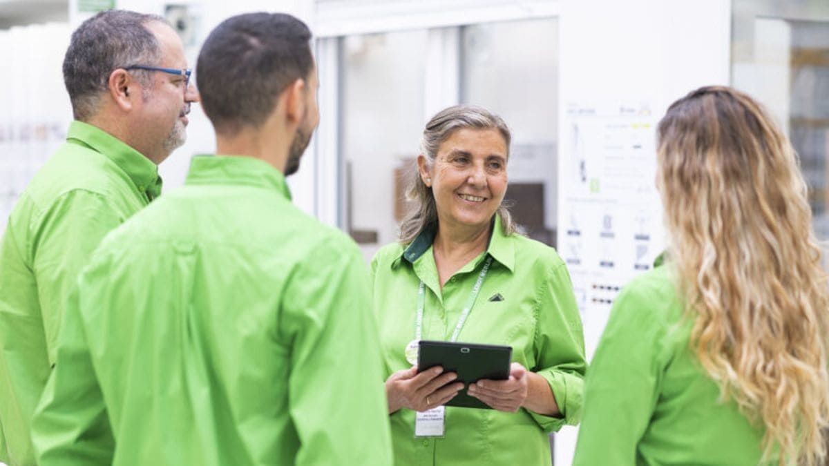 Leroy Merlin busca personal y abre una bolsa de empleo fijo con sueldo de 1.367 euros