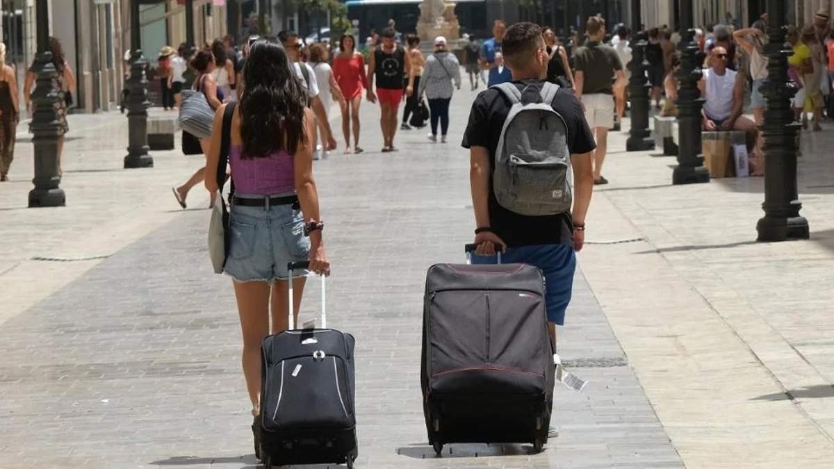 FACUA denuncia a un apartamento turístico de Málaga por impedir alojarse a menores de 35 años
