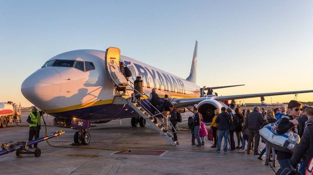FACUA denuncia a Ryanair reiteradamente por el recargo del equipaje de mano y Andalucía los sancionará