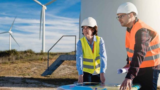 Estos son los perfiles técnicos más demandados en el sector de las energías renovables