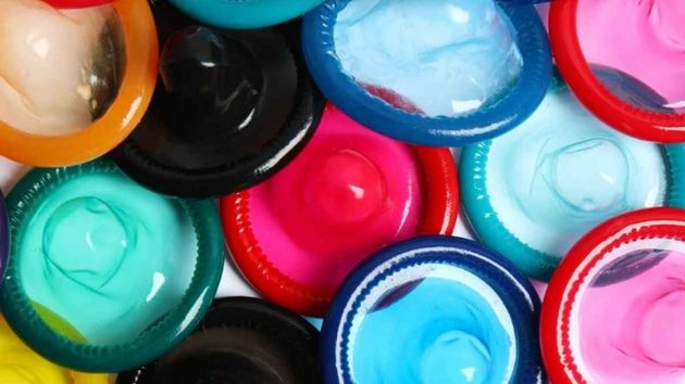Sanidad retira unos preservativos del mercado: cuáles son y dónde estaban a la venta