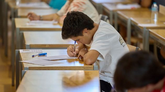 Los estudiantes andaluces pueden pedir esta beca de 450 euros si cumplen estos requisitos: el 27 de febrero finaliza el plazo