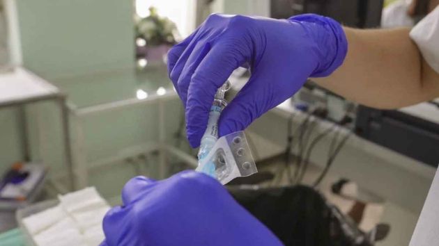 Atención sanitarios: lanzan una beca de hasta 5.000 euros para proyectos de salud femenina