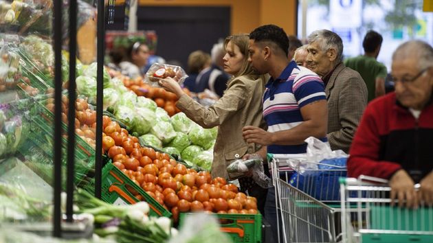 Estos son los 3 alimentos básicos de la cesta de la compra que más han subido en febrero