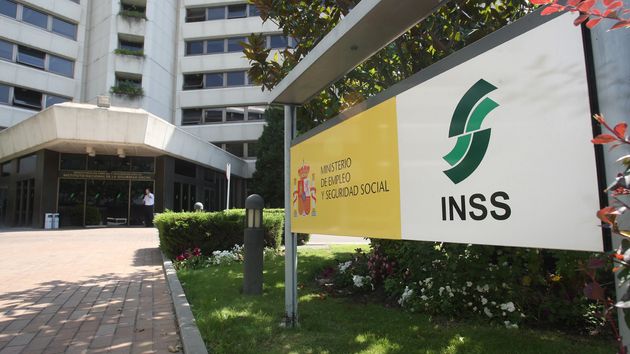 Cartel del edificio del INSS