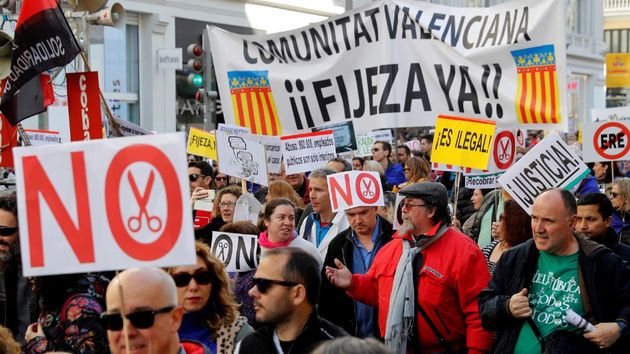 Convertir en fijos a los interinos que han estado más de 3 años con contratos temporales abusivos: lo nuevo de Sumar