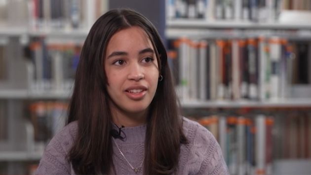 Se convierte en estudiante universitaria en Estados Unidos sin saber leer ni escribir: la clave fue la tecnología 