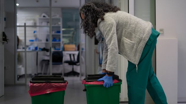 Quirónsalud busca personal para trabajar en limpieza y sanitarios: contratos indefinidos y retribución flexible