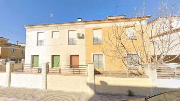 BBVA ofrece un chalet adosado en buen estado con 3 habitaciones y patio por tan solo 38.100 euros