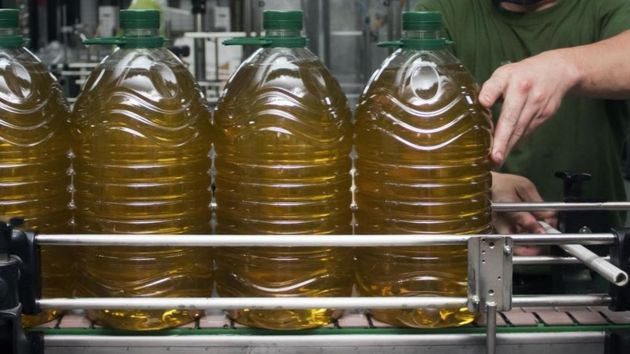 Ni Alcampo, ni Mercadona: aquí se compra el aceite de oliva virgen extra más barato y ahorras hasta 4 euros