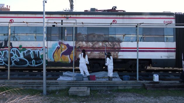 Los empleados de RENFE pasan 10.000 horas al mes de trabajo limpiando esto