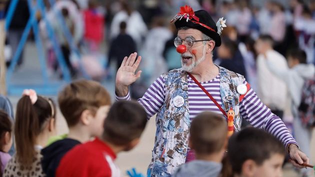 Estos colegios van a abrir los fines de semana para que las familias hagan actividades