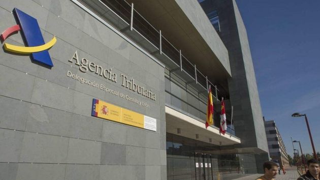 Estos trabajadores van a cobrar más de 2.000 euros en la Renta con el modelo 143