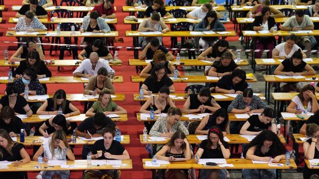 El SEPE informa de una nueva ‘ayuda’ para los que preparan oposiciones: “lo pone fácil”