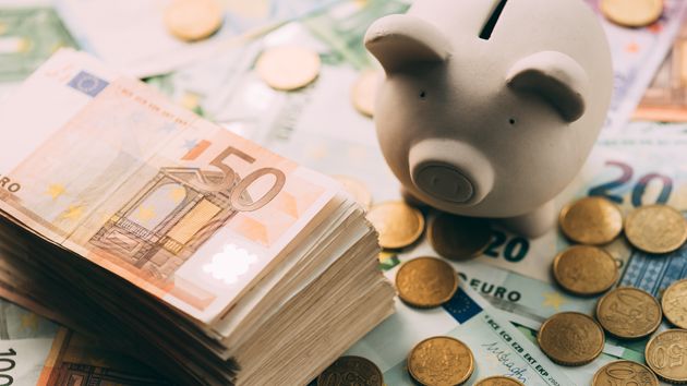 3 malos hábitos que debes evitar para no quedarte sin dinero y empezar a ahorrar