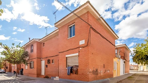 BBVA ofrece un chalet adosado con 3 habitaciones y cocina amueblada por 28.000 euros