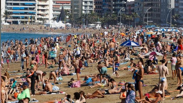 España alcanzará los 98 millones de turistas en 2025 y marcará un nuevo récord histórico