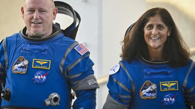 Vuelven a la tierra después de estar 9 meses atrapados en el espacio y la NASA le dice que su salario de 150.000 euros no cubre las horas extras
