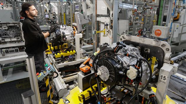 Un empleado de Renault es despedido por “hacer vida normal” estando de baja: es improcedente y podrían indemnizarle con 61.632 euros